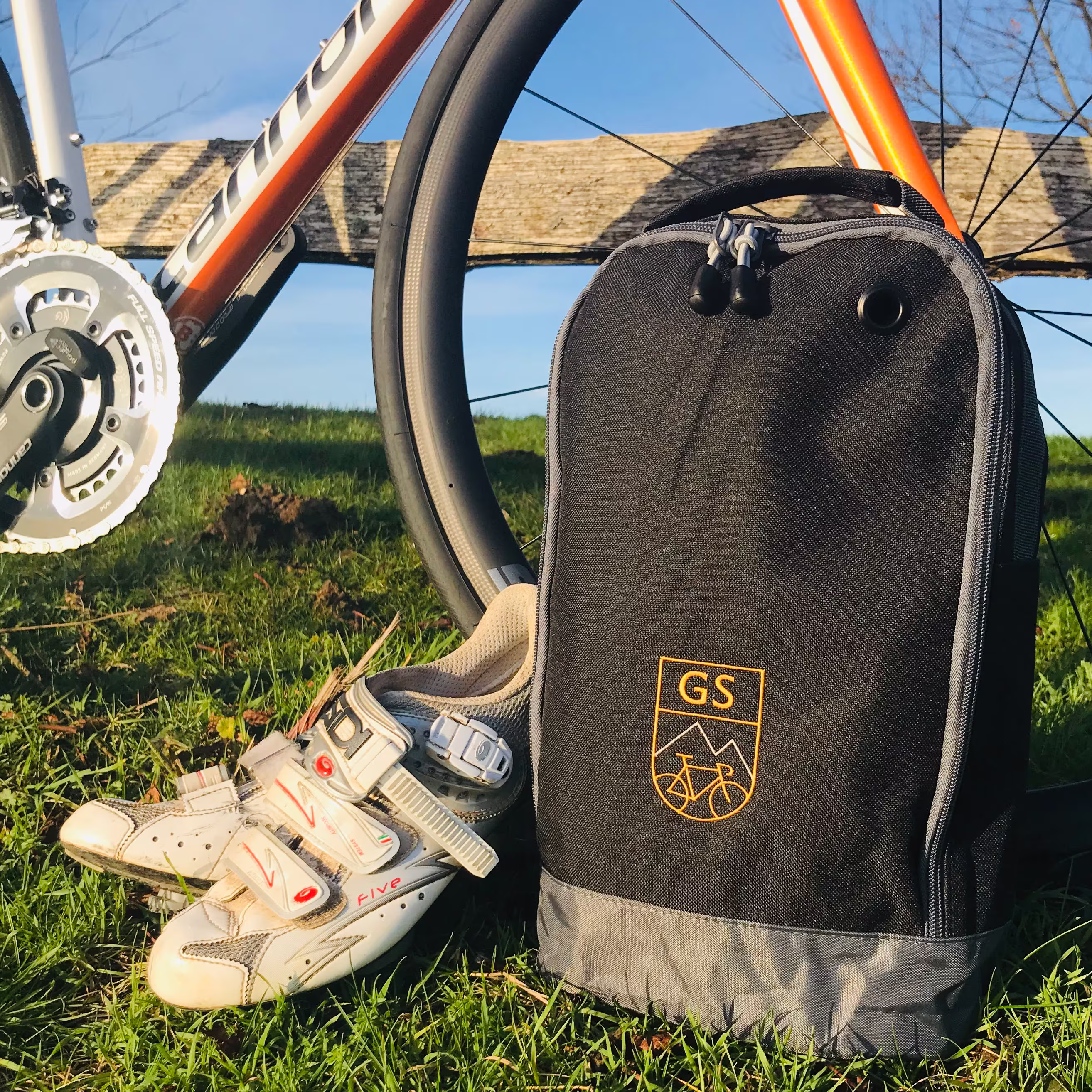 A Great Quality Shoe Bag For Cyclists. Makes An Ideal Gift With Unique Personalised Initials. Perfect To Carry Bike Shoes