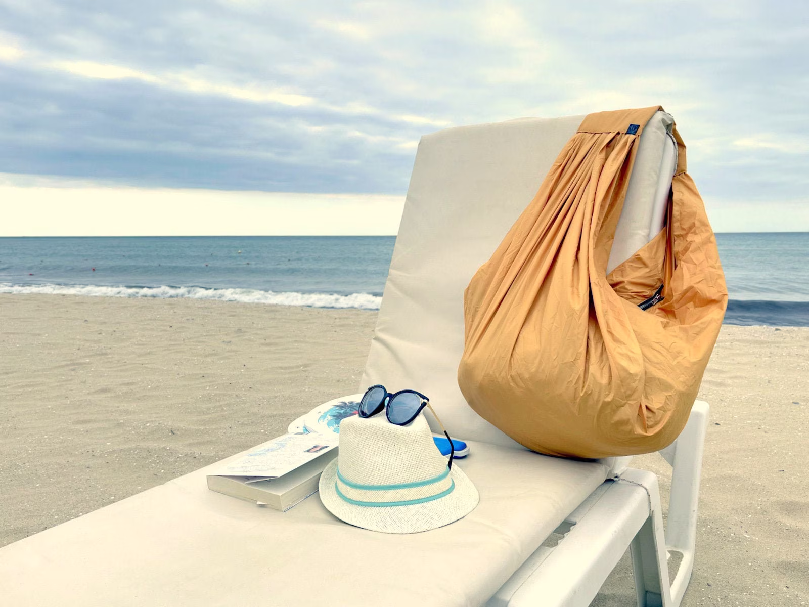 Yellow Beach Bag With Zipper, Stylish Crossbody Summer Bag, Foldable For Beach, Oversized Vegan